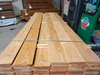 Ca. 60x Douglas Wisselsponning/Halfhoutsrabat, 18x190mm, lengte 500cm